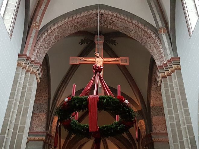 Adventskranz im Dom zu Fritzlar